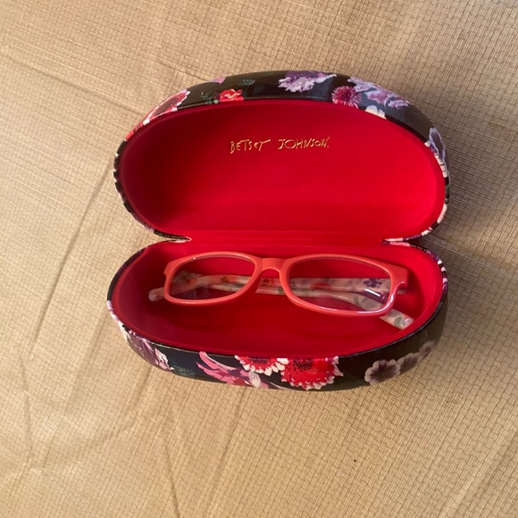 ❌❌SOLD❌❌Betsy Johnson Black Floral Hard Case Eye or Sunglasses - Picture 3 of 12